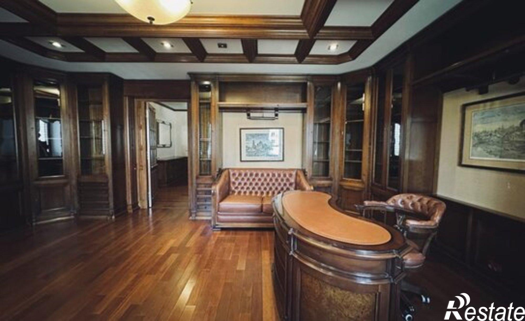 Купить квартиру за 15 990 000 рублей на ул 60-летия Октября, 13