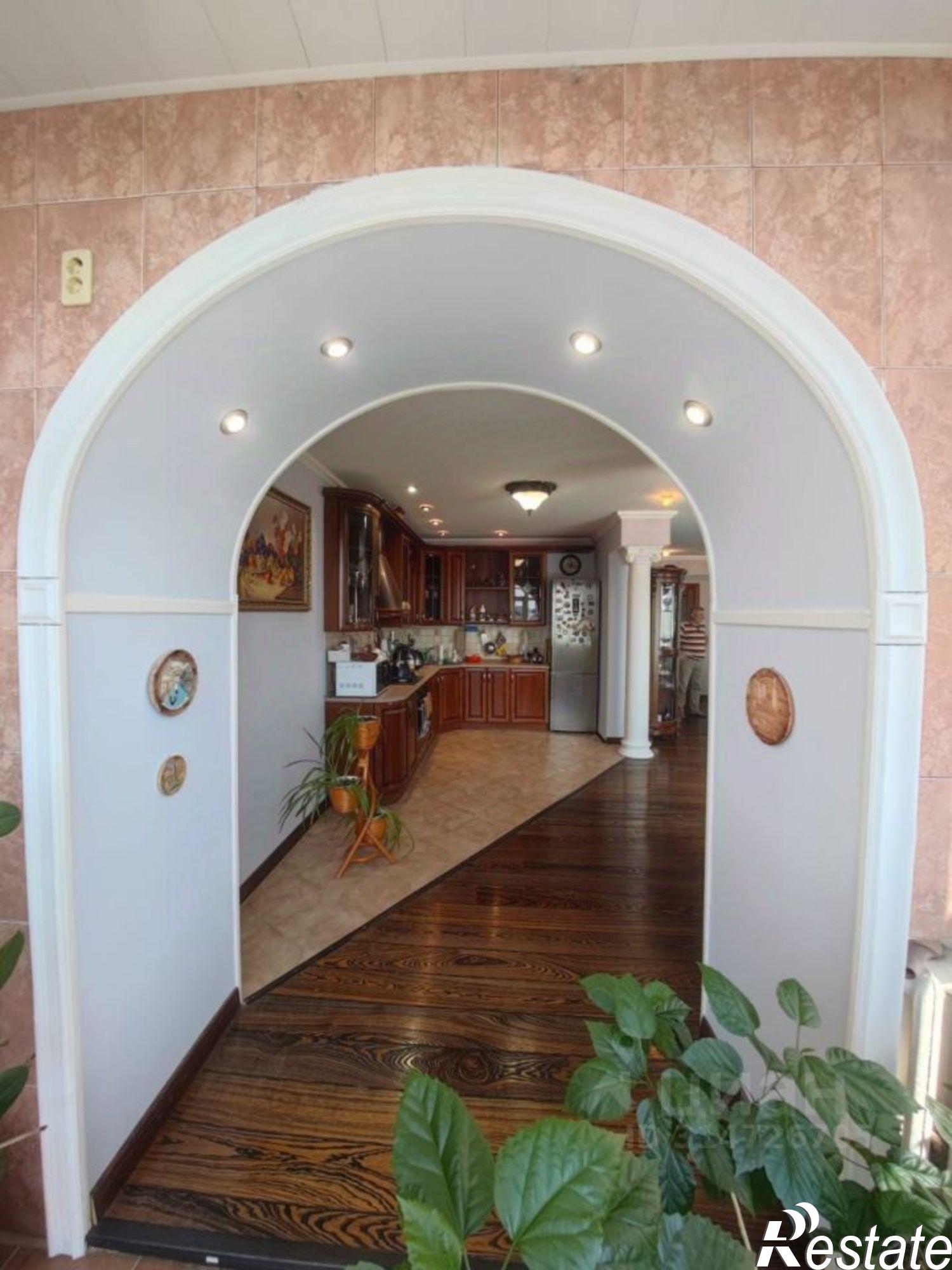 Купить квартиру за 18 000 000 рублей на ул 8 Марта, 8