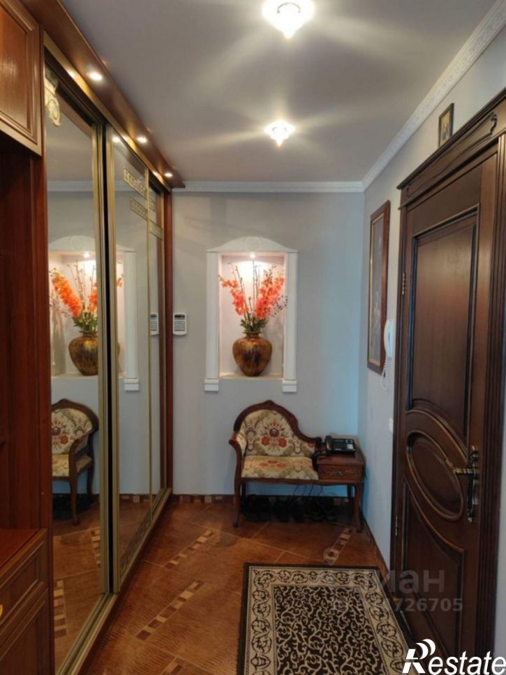 4-комн квартира ул 8 Марта, 8,  д. 8