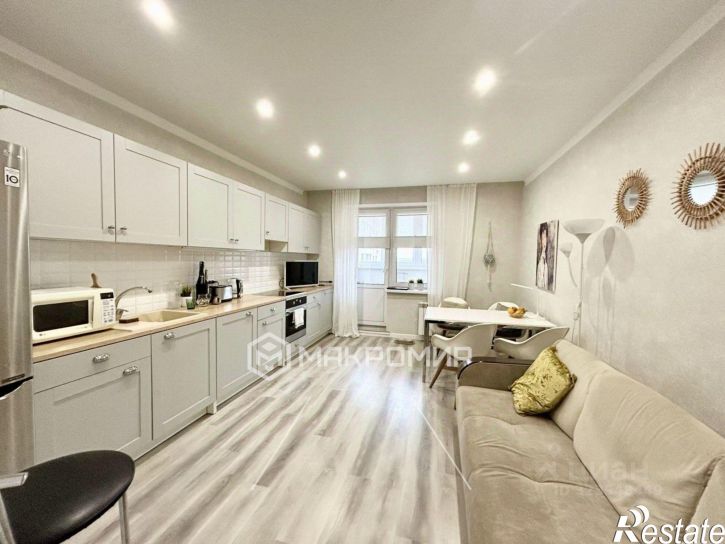 3-комн квартира улица Андрианова, 31,  д. 31