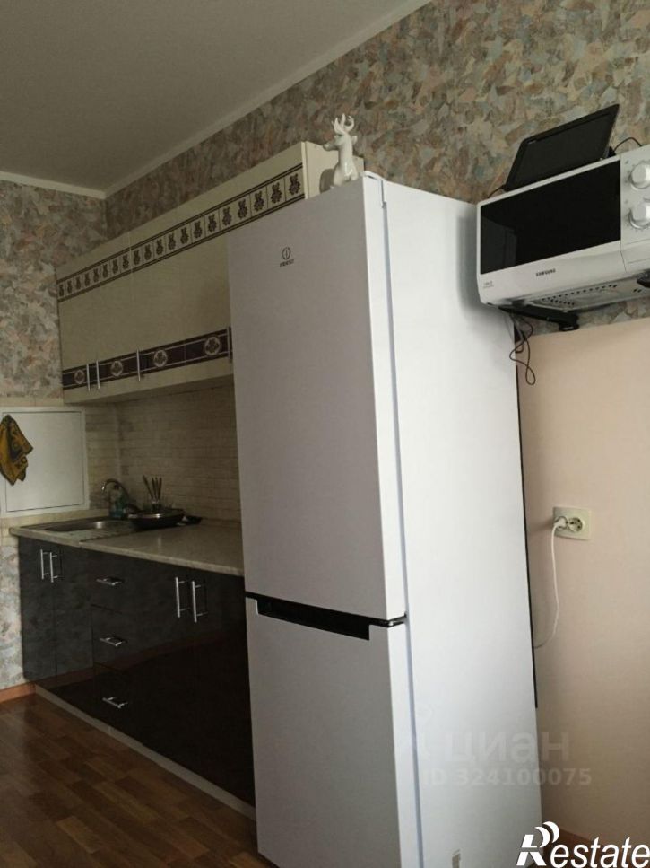 3-комн квартира улица Емлютина, 16,  д. 16