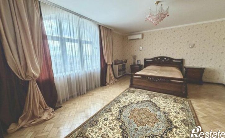 4-комн квартира ул 8 Марта, 8,  д. 8