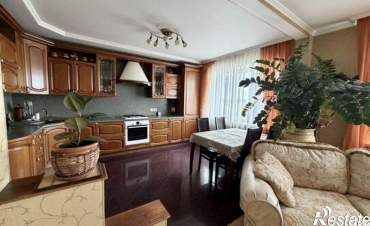 4-комн квартира ул 8 Марта, 8,  д. 8