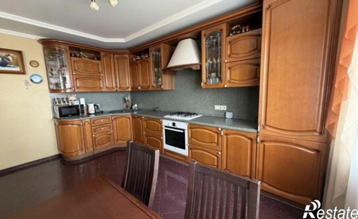 4-комн квартира ул 8 Марта, 8,  д. 8