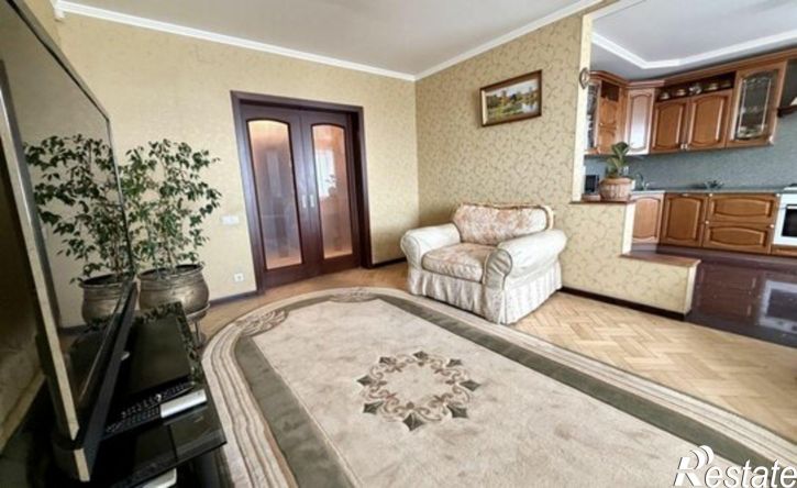 4-комн квартира ул 8 Марта, 8,  д. 8
