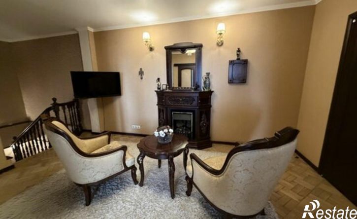 4-комн квартира ул 8 Марта, 8,  д. 8