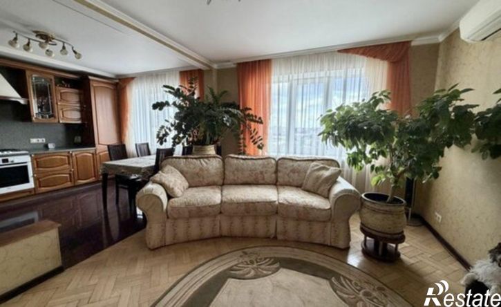 4-комн квартира ул 8 Марта, 8,  д. 8