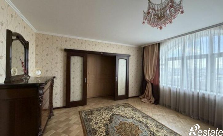 4-комн квартира ул 8 Марта, 8,  д. 8
