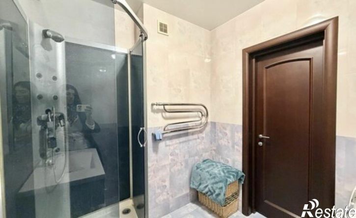 4-комн квартира ул 8 Марта, 8,  д. 8