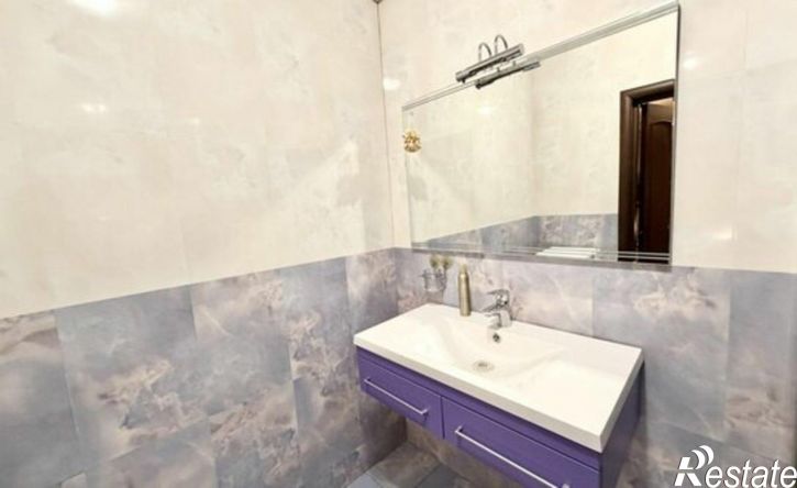 4-комн квартира ул 8 Марта, 8,  д. 8