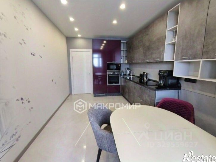 3-комн квартира ул Андрианова, 37,  д. 37