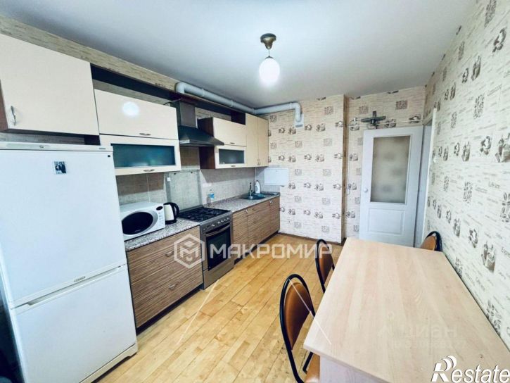 3-комн квартира Приборостроительная улица, 80,  д. 80