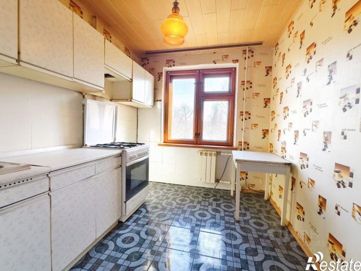 2-комн квартира улица Бурова, 4,  д. 4