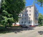 2-комн, 40кв м, этаж 1/5 ул 60-летия Октября, 18